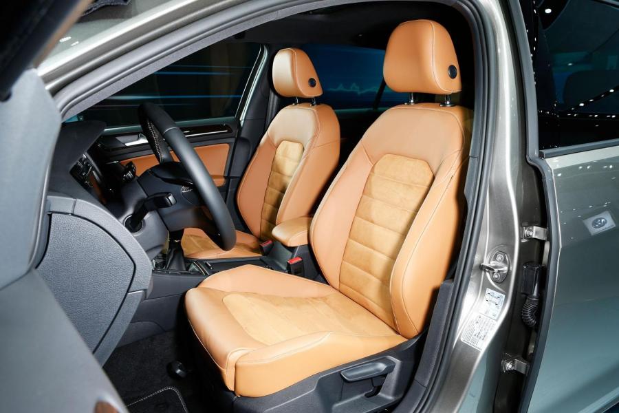  Volkswagen Golf 40 Jahre Edition 2014 года  (фото 4 из 6)